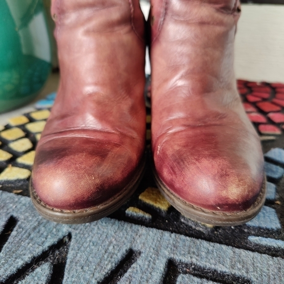 MJUS Italian Studded Red Brown Leather Heel Boots Textured Cut Outs Size 38 US 8 - Picture 4 of 15